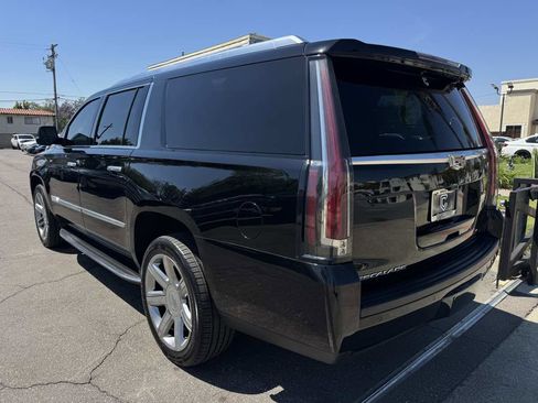 Used 2019 Cadillac Escalade ESV Premium Luxury AWD/4WD image 4