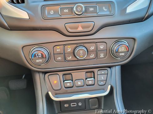 Used 2021 GMC Terrain SLE w/ Driver Convenience Package FWD image 14