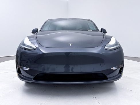 Used 2022 Tesla Model Y Long Range image 10