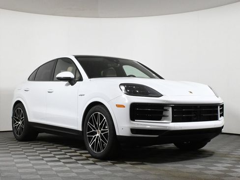 Used 2026 Porsche Cayenne E-Hybrid Coupe AWD/4WD image 9