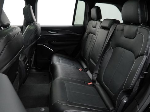 Certified 2023 Jeep Grand Cherokee Overland AWD/4WD image 19