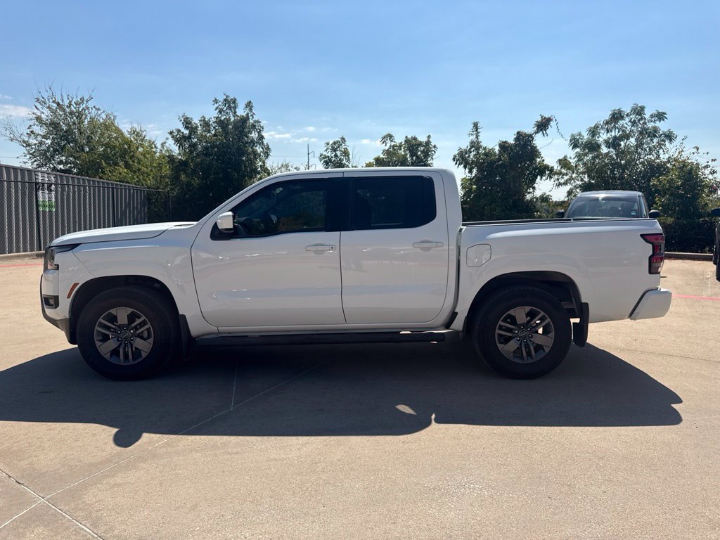 Used 2025 Nissan Frontier SV RWD image 2