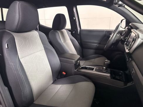 Used 2021 Toyota Tacoma TRD Off-Road image 13