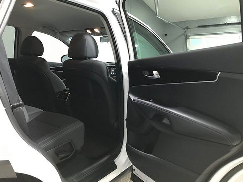 Used 2020 Kia Sorento FWD V6 image 17