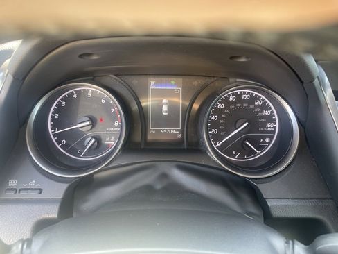 Used 2021 Toyota Camry SE image 12