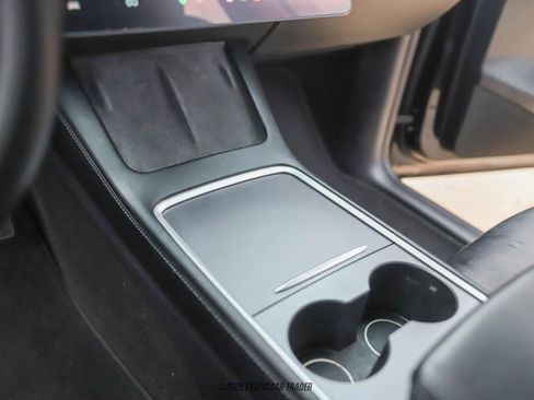 Used 2021 Tesla Model Y Long Range image 27