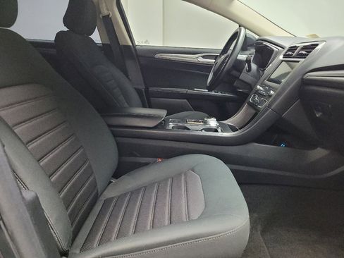 Used 2020 Ford Fusion SE FWD image 21