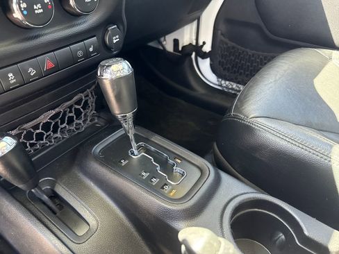 Used 2015 Jeep Wrangler Unlimited Sahara AWD/4WD image 23