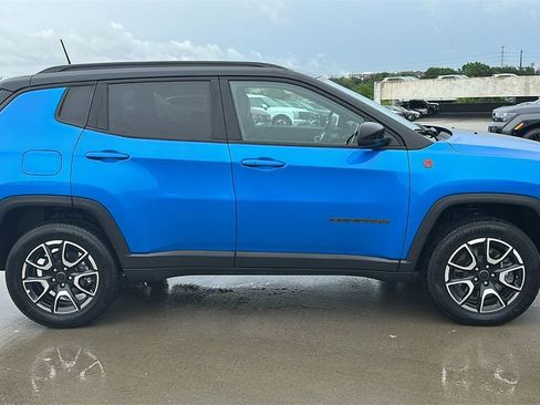 Used 2025 Jeep Compass Trailhawk AWD/4WD image 14