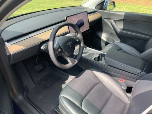 Used 2022 Tesla Model Y Long Range AWD/4WD image 11