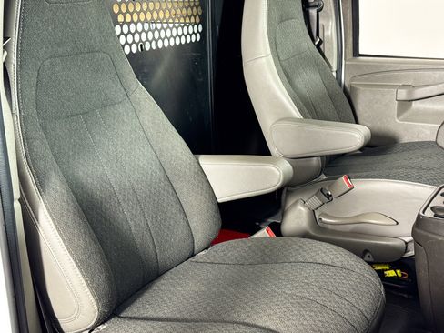 Used 2024 GMC Savana 2500 Work Van w/ Driver Convenience Package image 33