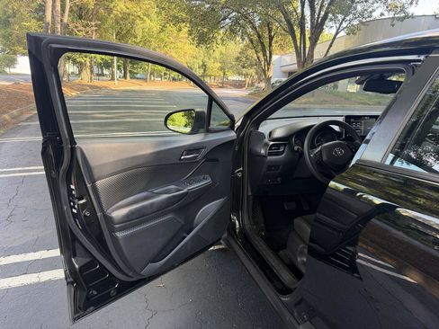 Used 2019 Toyota C-HR LE FWD image 9