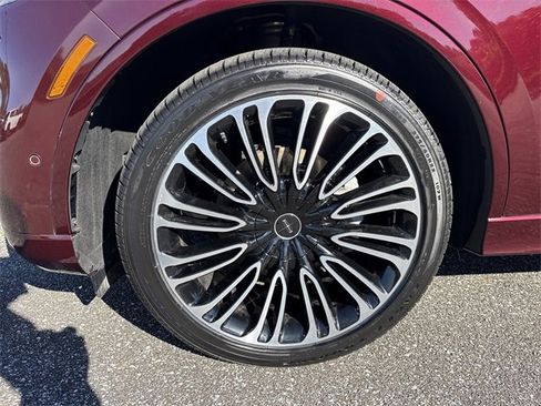 Used 2022 Lincoln Aviator Black Label w/ Dynamic Handling Package image 11