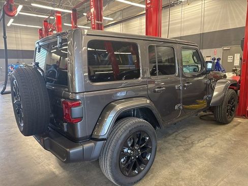 Used 2025 Jeep Wrangler Unlimited Sahara w/ Safety Group image 2