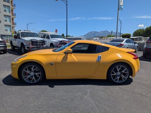 Used 2017 Nissan 370Z Coupe RWD image 11