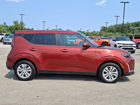 Used 2023 Kia Soul LX image 7