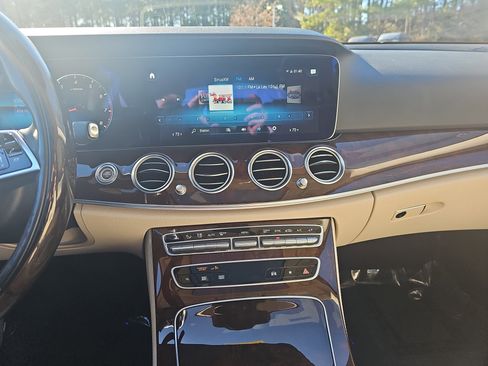 Certified 2022 Mercedes-Benz E 450 4MATIC Sedan image 21