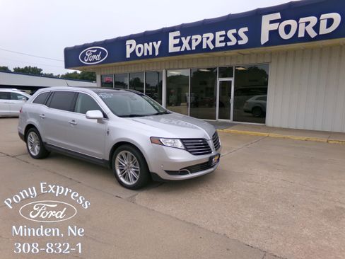 Used 2019 Lincoln MKT AWD image 1