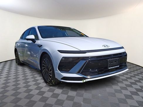 Used 2025 Hyundai Sonata Limited FWD image 1