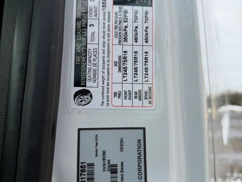 Used 2024 Mercedes-Benz Sprinter 2500 image 18