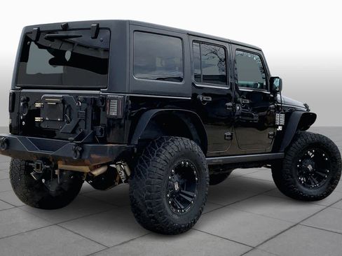 Used 2017 Jeep Wrangler Unlimited Rubicon w/ Connectivity Group image 13