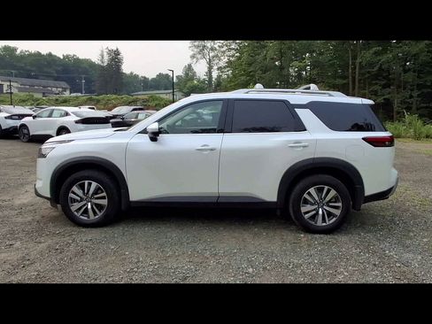 Used 2025 Nissan Pathfinder SL AWD/4WD image 5