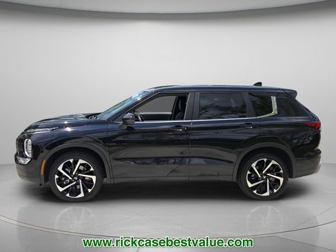 Used 2023 Mitsubishi Outlander SE FWD image 3