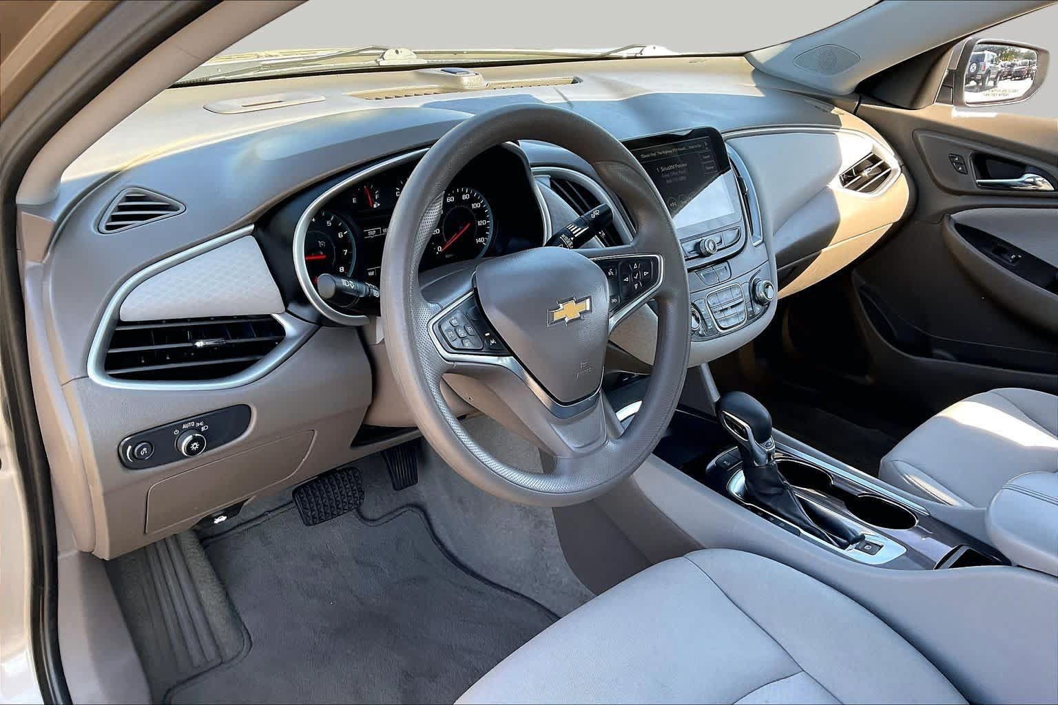 Used 2025 Chevrolet Malibu LT FWD image 17
