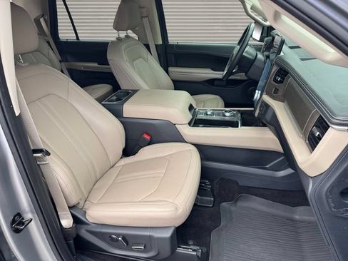 Used 2022 Ford Expedition Limited AWD/4WD image 16