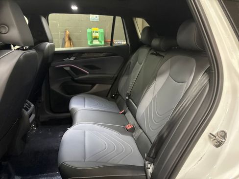 New 2026 Volkswagen Tiguan SE R-Line AWD/4WD image 10