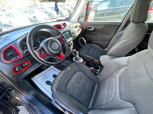 Used 2018 Jeep Renegade Latitude image 12