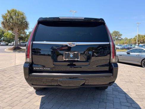 Used 2019 Cadillac Escalade Premium Luxury image 10