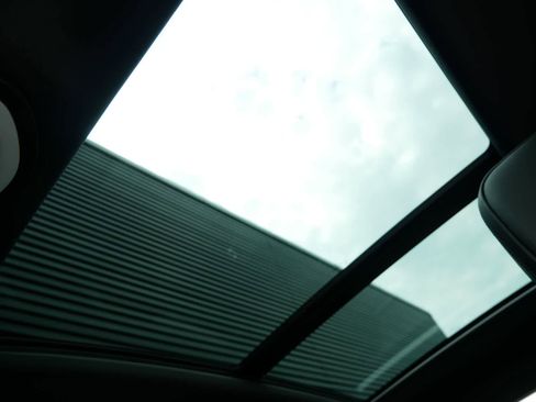 Certified 2026 Porsche Macan image 18