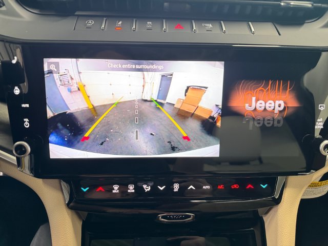 New 2027 Jeep Grand Cherokee Limited AWD/4WD image 18