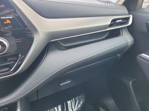 Used 2024 Toyota Highlander XLE image 28