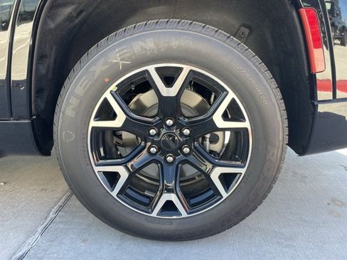 New 2025 Jeep Wagoneer 4WD w/ Convenience Group I image 24