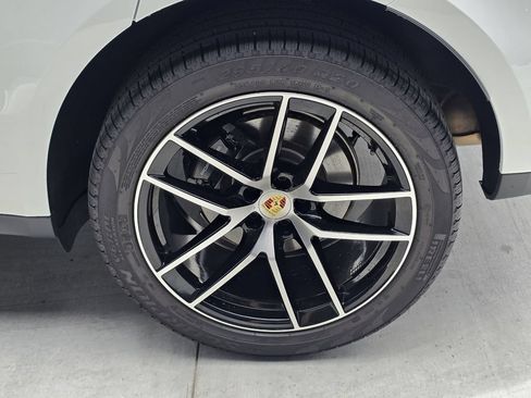 Used 2026 Porsche Macan AWD/4WD image 30