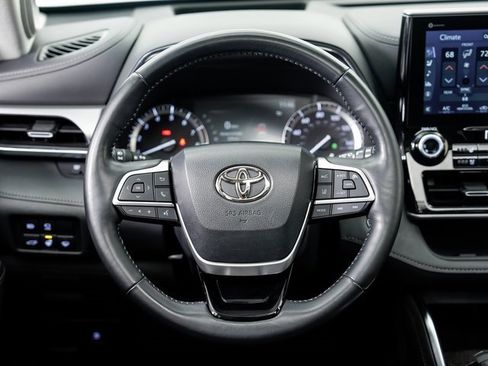 Used 2022 Toyota Highlander Platinum image 12