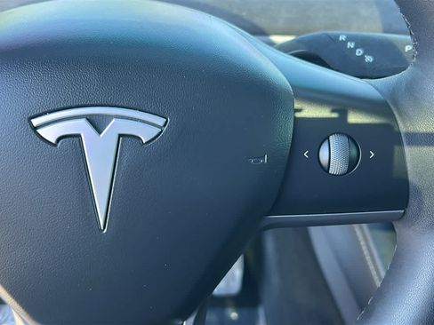 Used 2024 Tesla Model Y Long Range AWD/4WD image 19