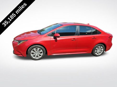 Used 2021 Toyota Corolla LE FWD image 2