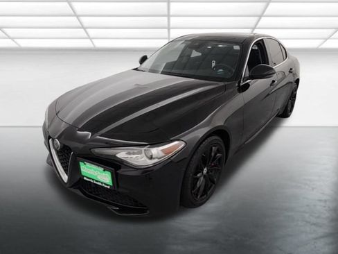 Used 2017 Alfa Romeo Giulia AWD image 3
