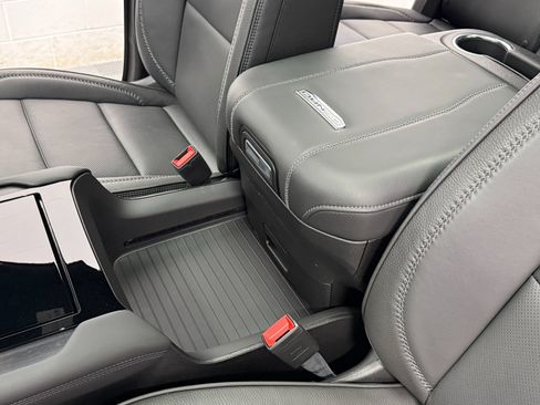 Used 2026 GMC Yukon XL Denali w/ Advanced Technology Package AWD/4WD image 40