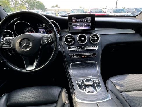 Used 2019 Mercedes-Benz GLC 350e 4MATIC w/ Premium Package image 18