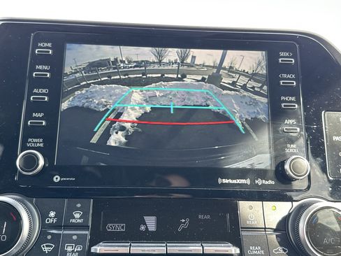 Used 2021 Toyota Highlander LE image 23