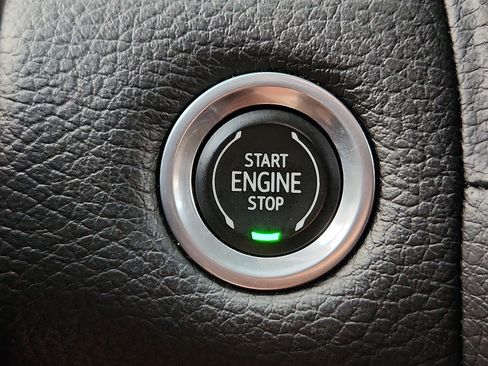 Used 2022 GMC Yukon XL Denali AWD/4WD image 16