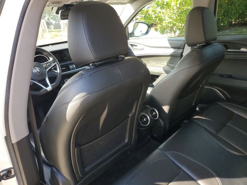 Used 2019 Alfa Romeo Stelvio AWD image 13
