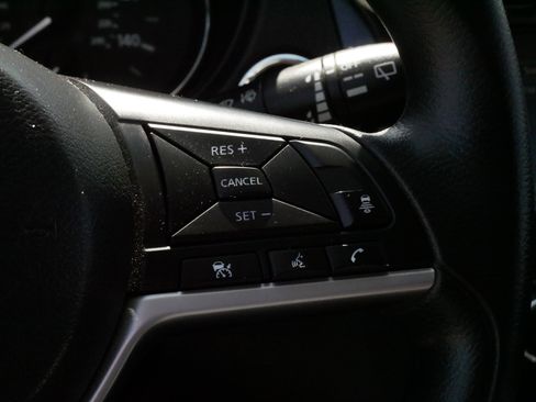 Used 2019 Nissan Rogue SV AWD/4WD image 25