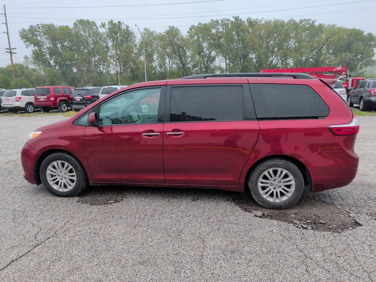 Used 2016 Toyota Sienna XLE w/ XLE Navigation Package FWD image 5