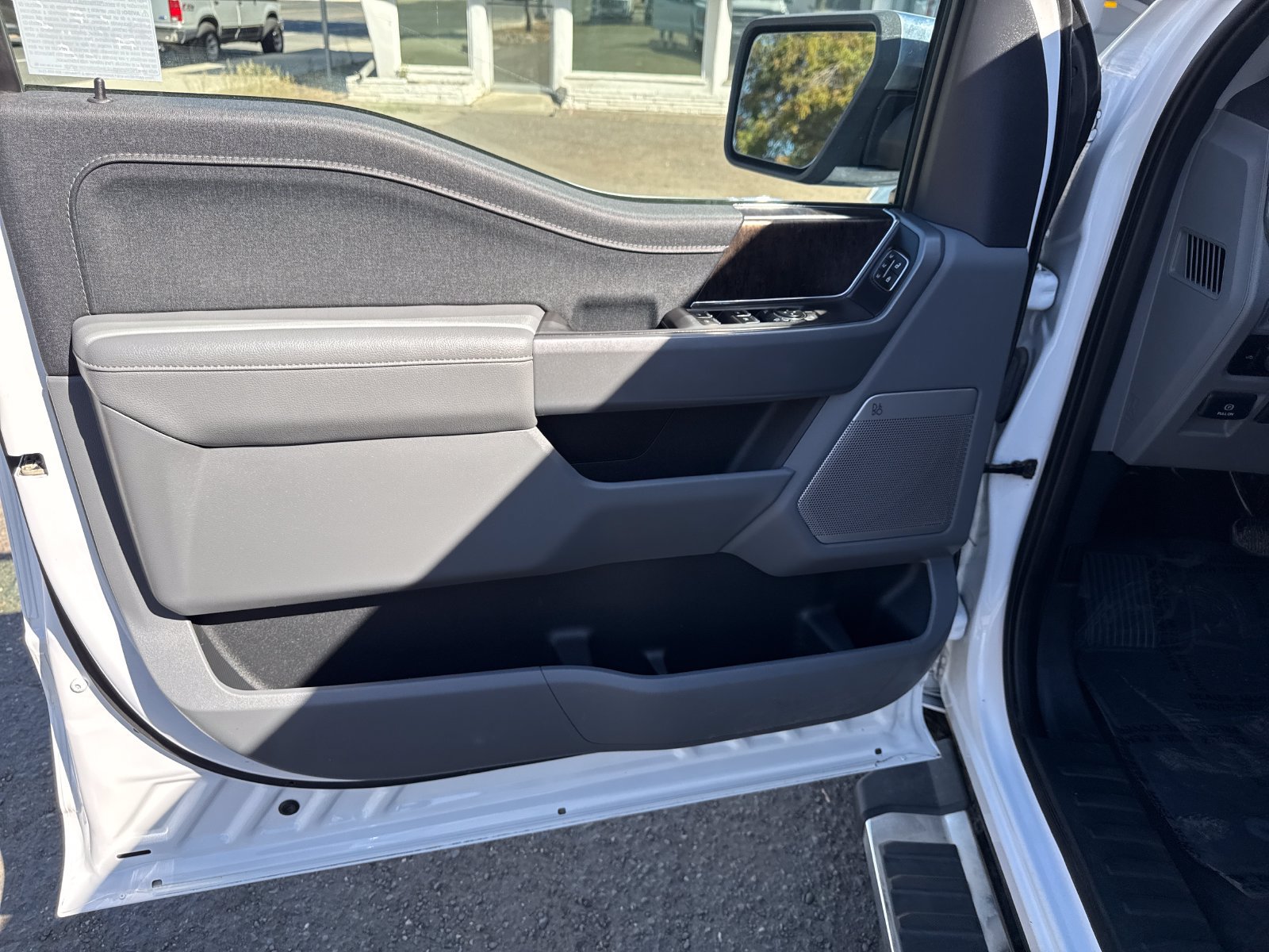 Used 2023 Ford F150 Lariat AWD/4WD image 10