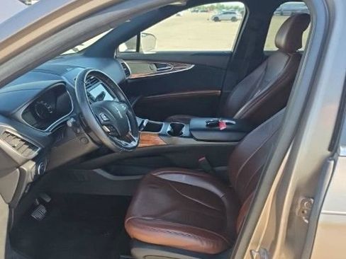 Used 2018 Lincoln MKX Reserve w/ Lincoln MKX Climate Package AWD/4WD image 3